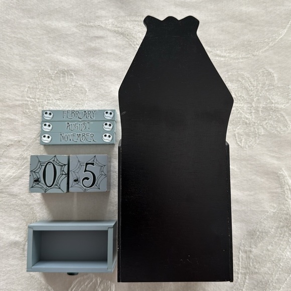 Nightmare Before Christmas Perpetual wood block calendar - Picture 5 of 8